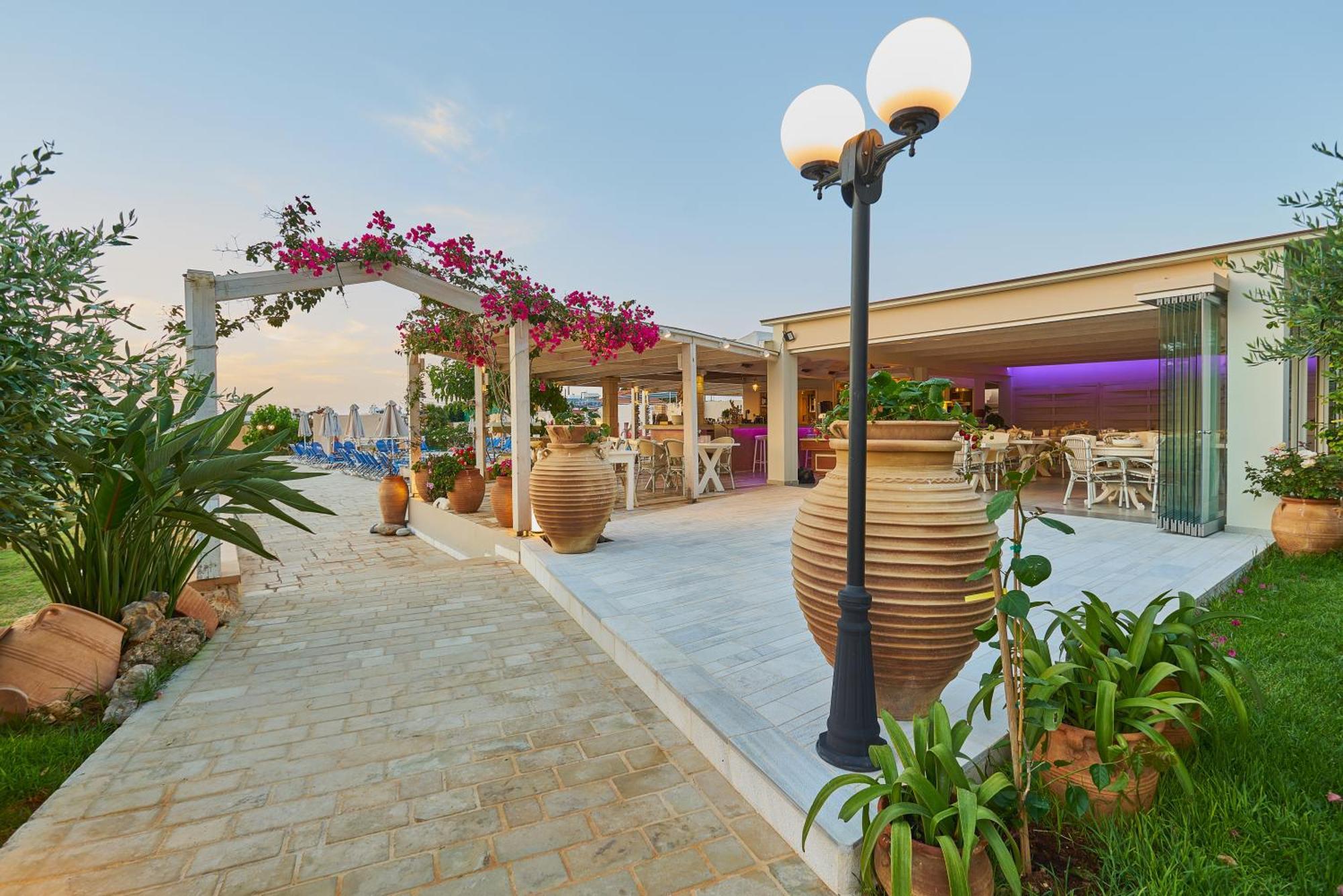 Golden Bay Hotel Apartments Mália Exterior foto